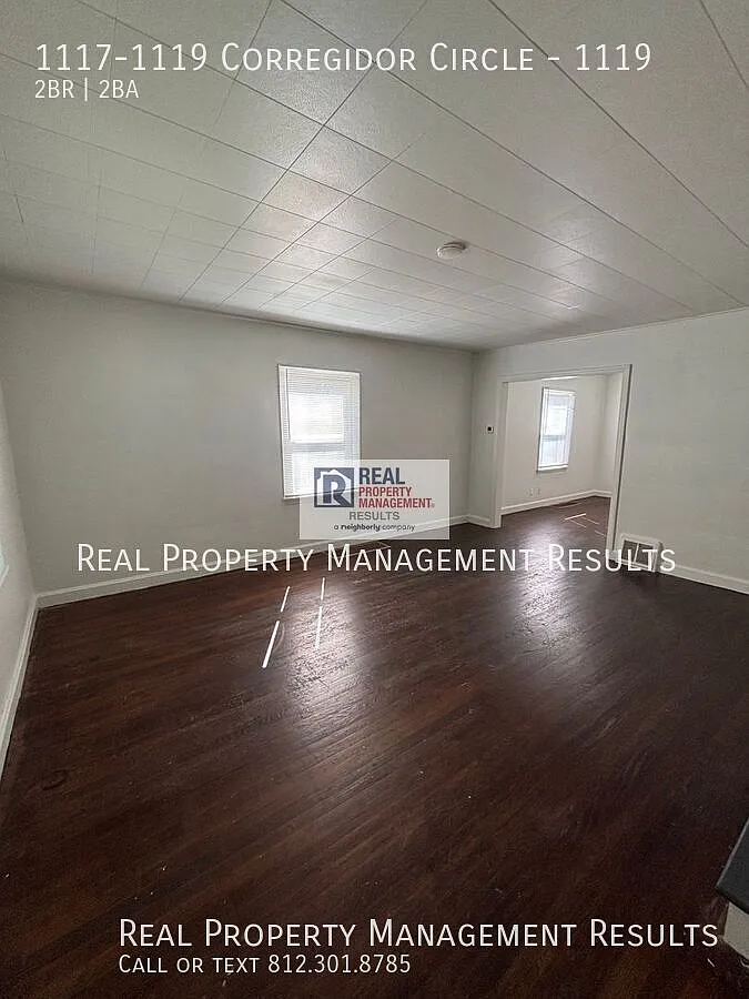 Eastside Duplex with Basement & Garage — Photo 2
