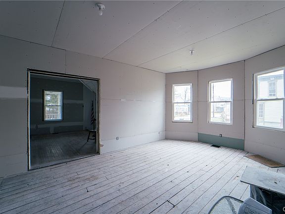5th image of 17 W James St