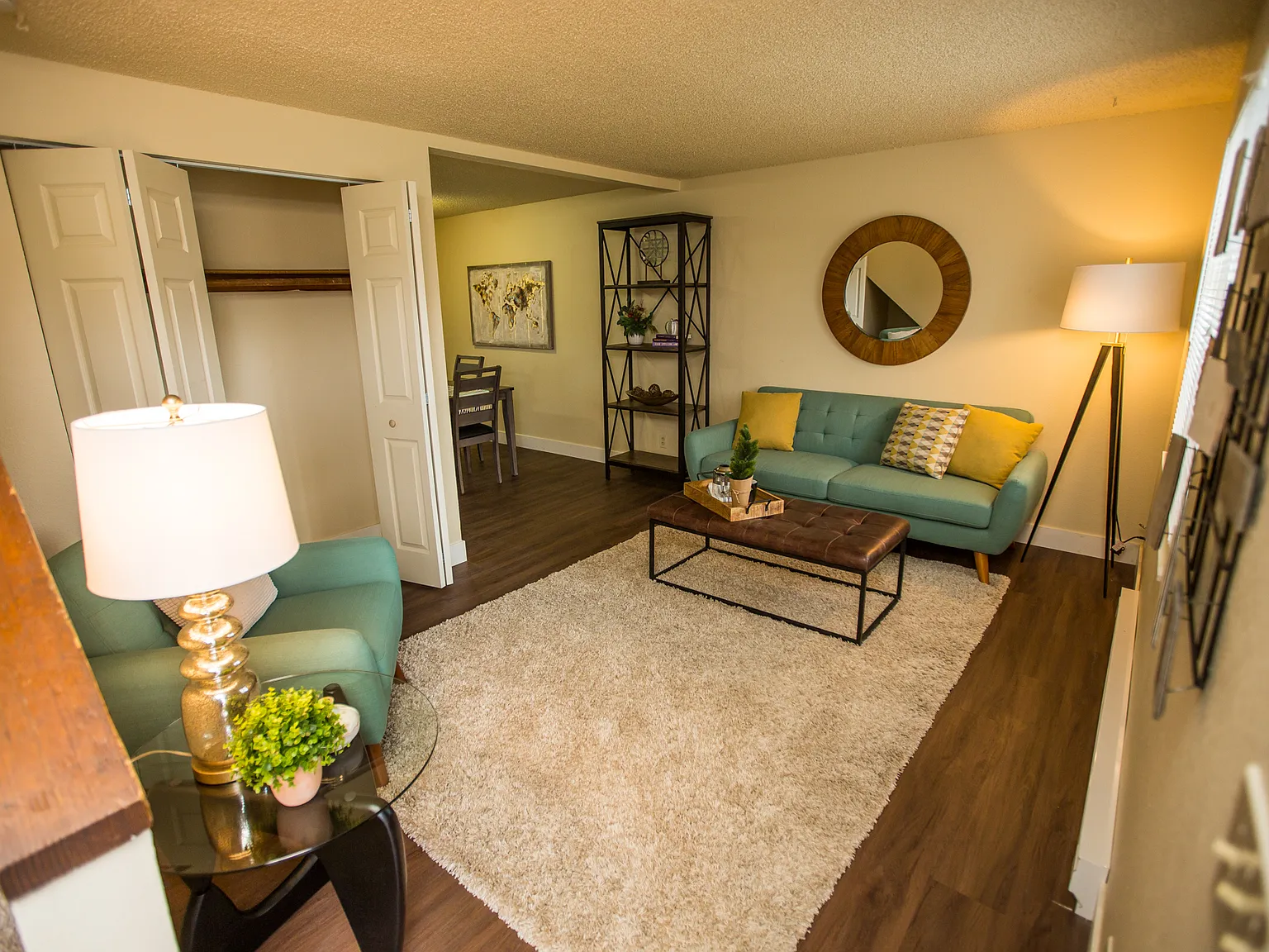 2 bed, 1000 sqft, $1,645 — Photo 2