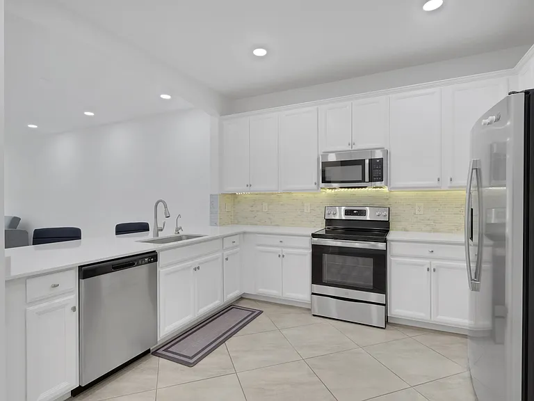 1644 Alameda Dr — Photo 3