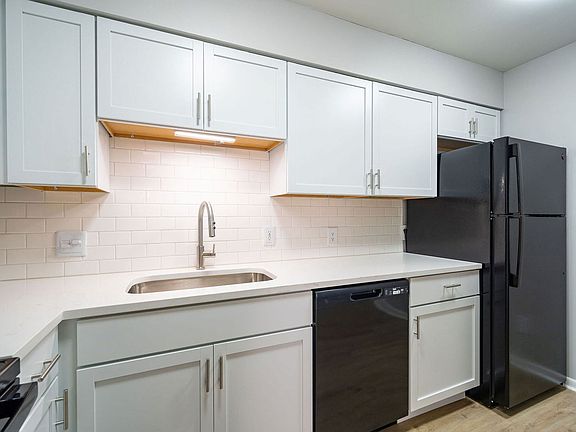 2nd image of 651 Riverview Dr #4