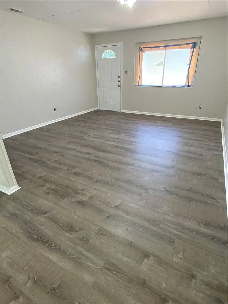 3 bed, 1.0 bath, 972 sqft, $1,600 — Photo 2