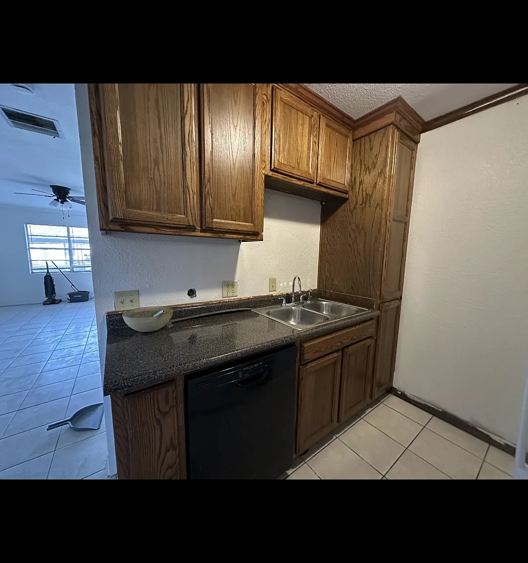 2 bed, 1.5 bath, 855 sqft, $1,000 — Photo 3