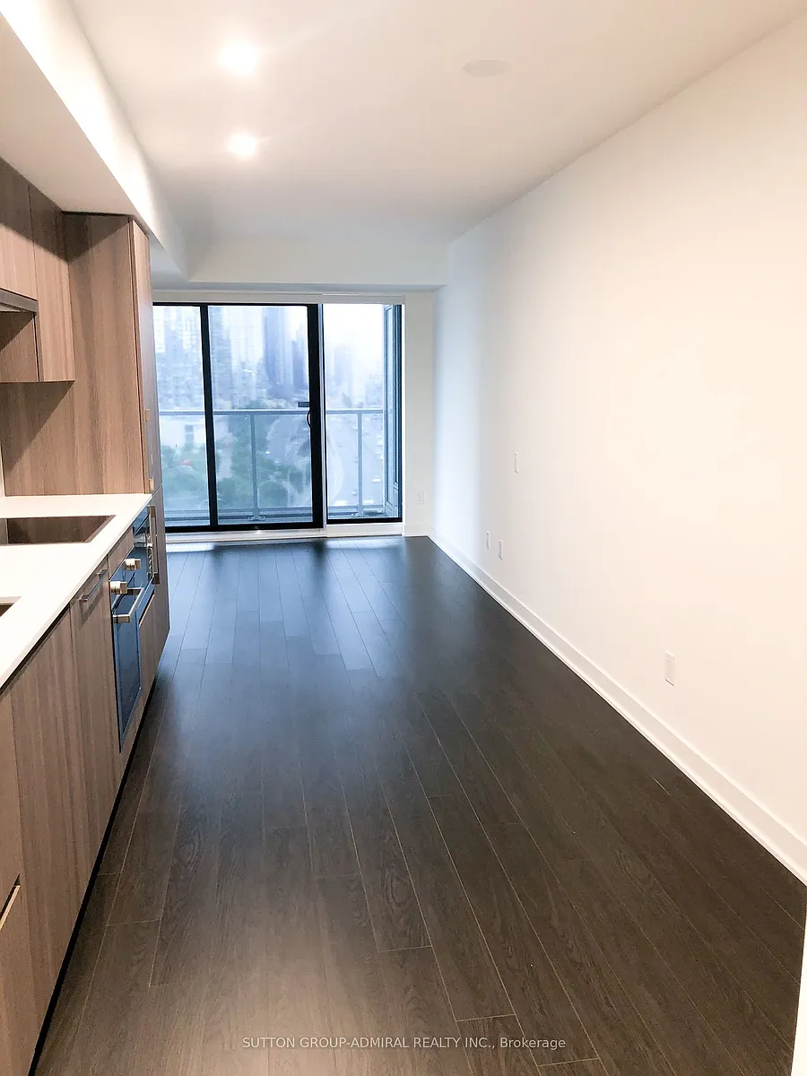 Building Photo - 19 Bathurst St #1606