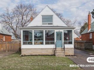 18 Gardens Cres, Toronto, ON M4B 1T5