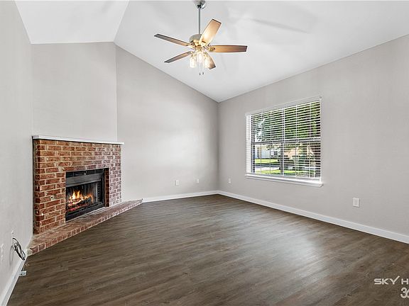 3rd image of 2437 W Magnolia St #2439-2433-2435