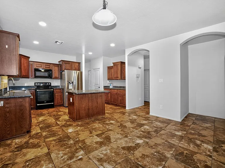 2523 S 41st Ave — Photo 6