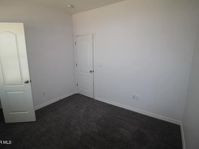 620 Adrian Arellano St W — Photo 69