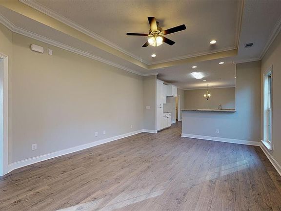 3rd image of 1465 Prairie Oak Dr