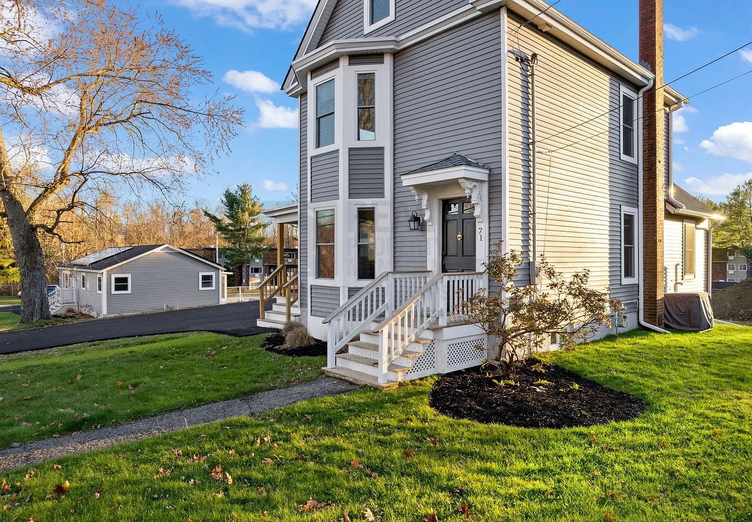 3 bed, 2.0 bath, 2114 sqft, $3,800 — Photo 1