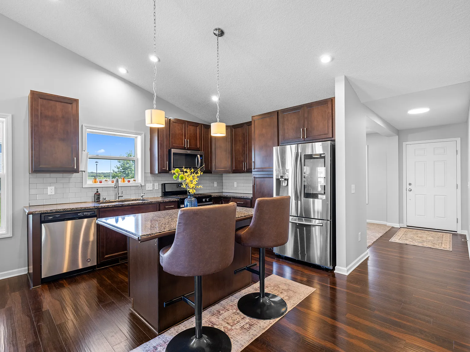 4 bed, 2405 sqft, $2,995 — Photo 3