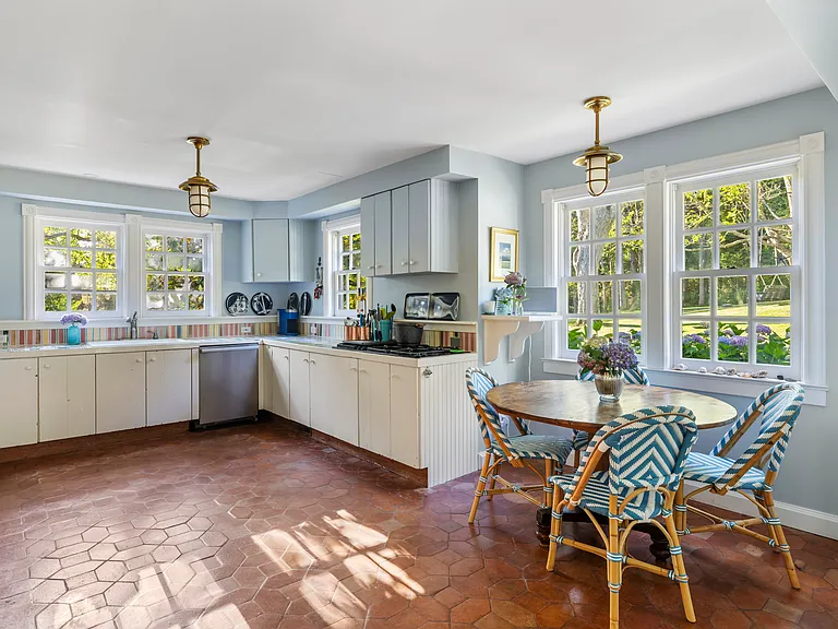 87 Fresh Pond Rd — Photo 10