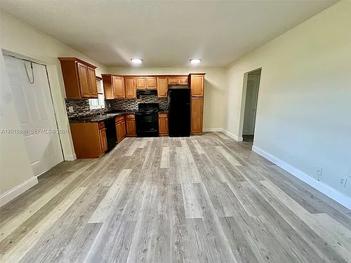 5420 NE 22nd Ter Photo 1