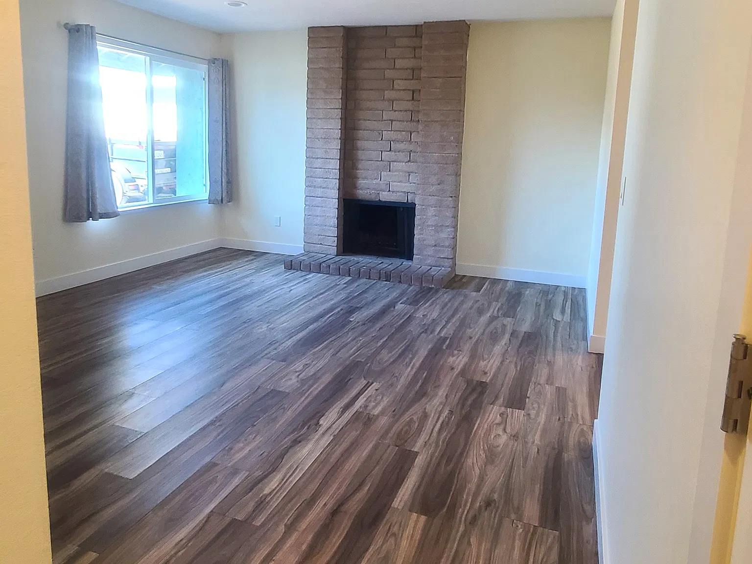 3 bed, 1025 sqft, $2,550 — Photo 4