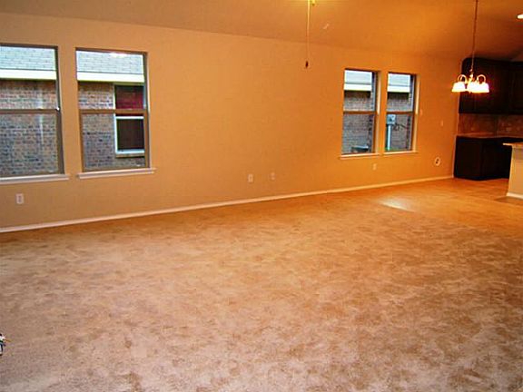 3rd image of 906 Honey Locust Dr