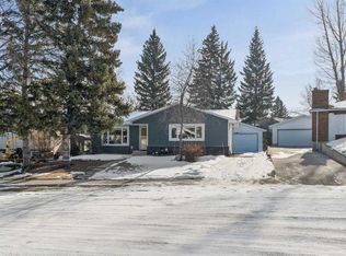 9724 NW Oakhill Dr SW, Calgary, AB T2V 3W5