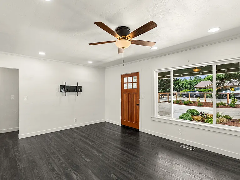 510 Keene Dr — Photo 10