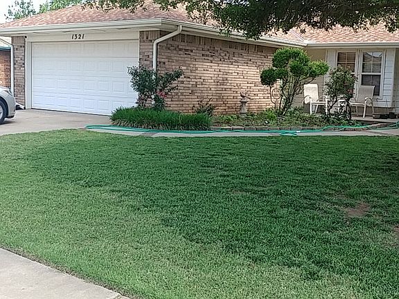 3rd image of 1321 Wilcox Ln