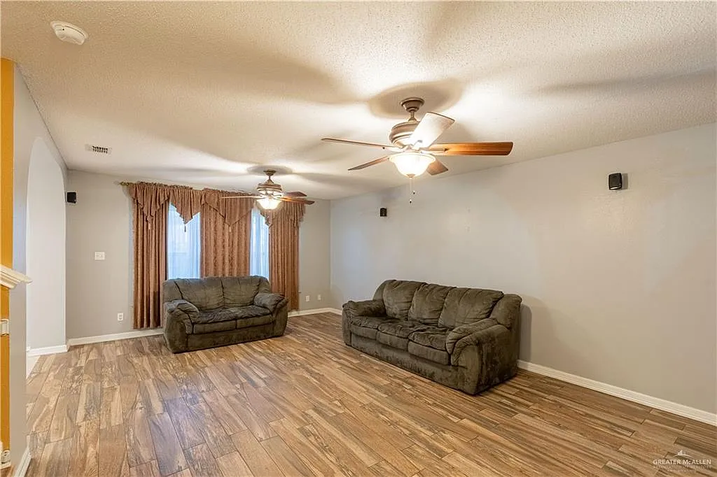 3 bed, 2.5 bath, 1853 sqft, $1,650 — Photo 4