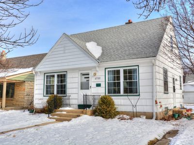 2722 N 74th St, Wauwatosa, WI, 53210