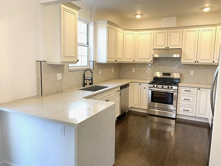9332 W Olympic Blvd — Photo 4