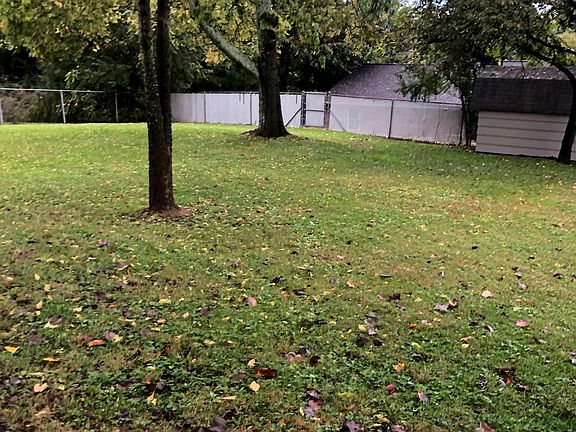 5th image of 1028 W Park Dr