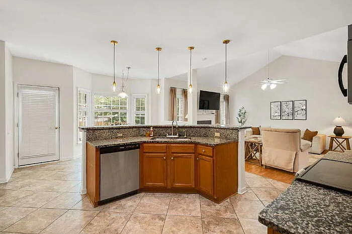 607 Green Garden Cir — Photo 12