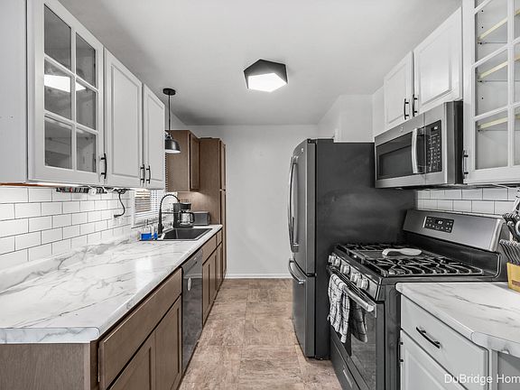 4th image of 977 Coventry Dr NW