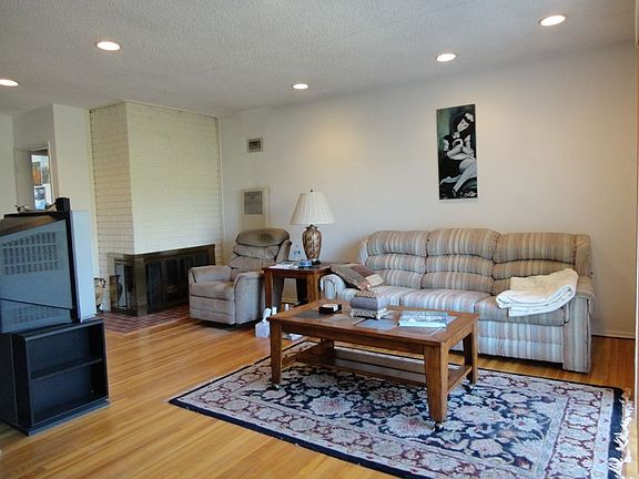 3rd image of 3819 W 187th St