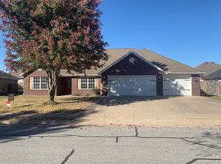 540 Paint Ln, Centerton, AR 72719