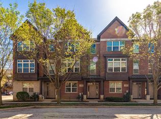 721 Summit Ln, Vernon Hills, IL 60061