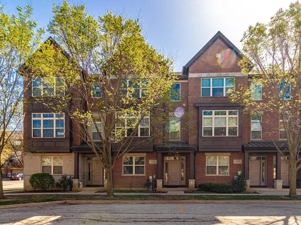 721 Summit Ln, Vernon Hills, IL 60061