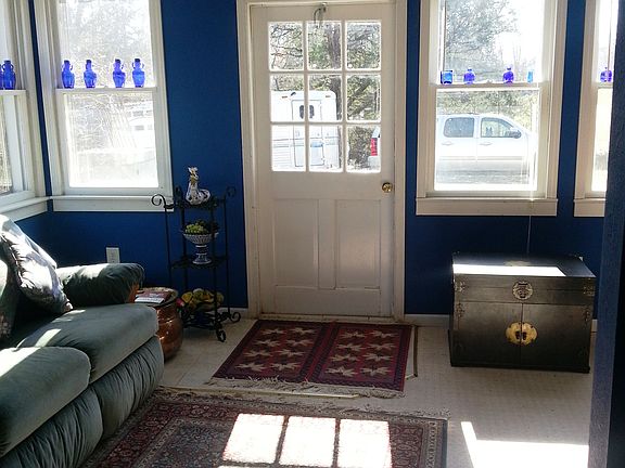 Entry room facing front 