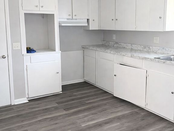 4th image of 547 Holly Dr