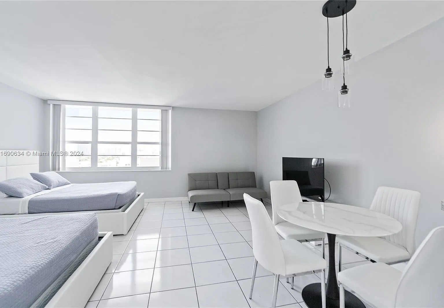 The Decoplage Condo — Photo 2