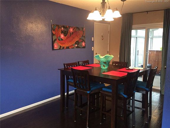 YES, there is a designated dining area.