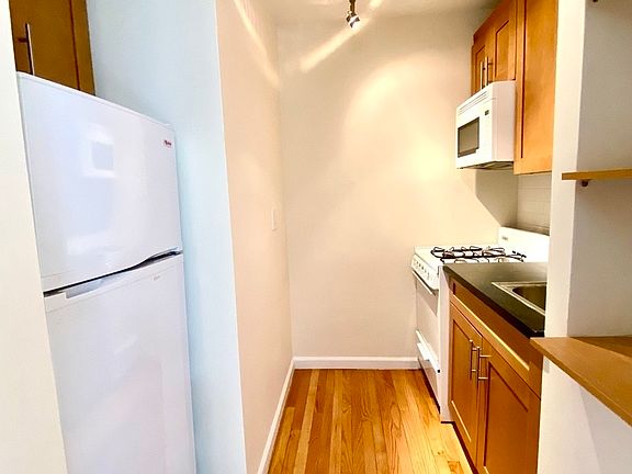 4th image of 523 E 78th St APT 3C
