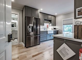 537 Shore Rd APT 3, Cape Elizabeth, ME 04107