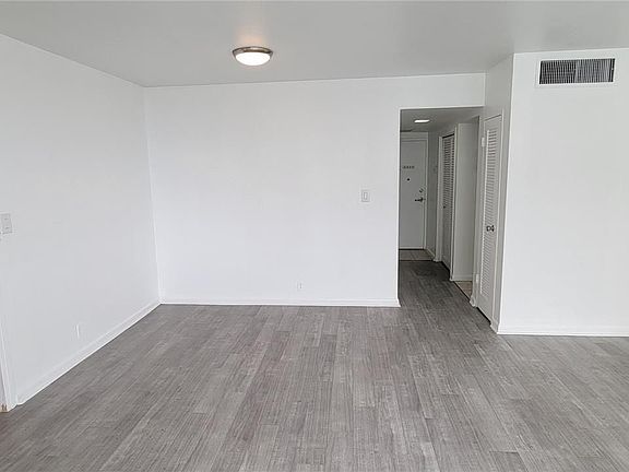 2nd image of 1000 West Ave APT 901