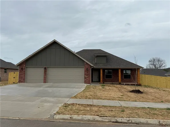 38 N Banner Ave, Farmington, AR 72730