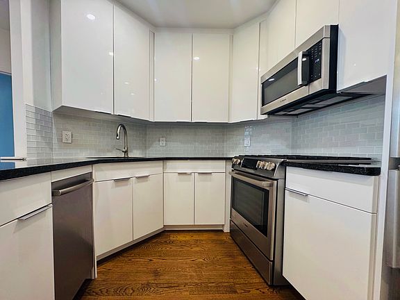 3rd image of 689 Leonard St #2B