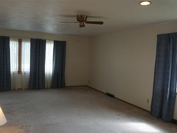5th image of 107 E Pioneer Rd