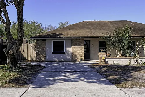 1382 Hendren Dr Photo 1