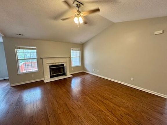 5th image of 403 Barrington Hills Dr