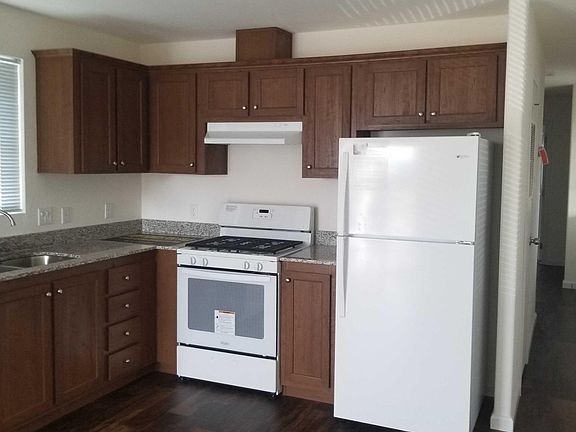 3rd image of 15761 W Wood St Space 15