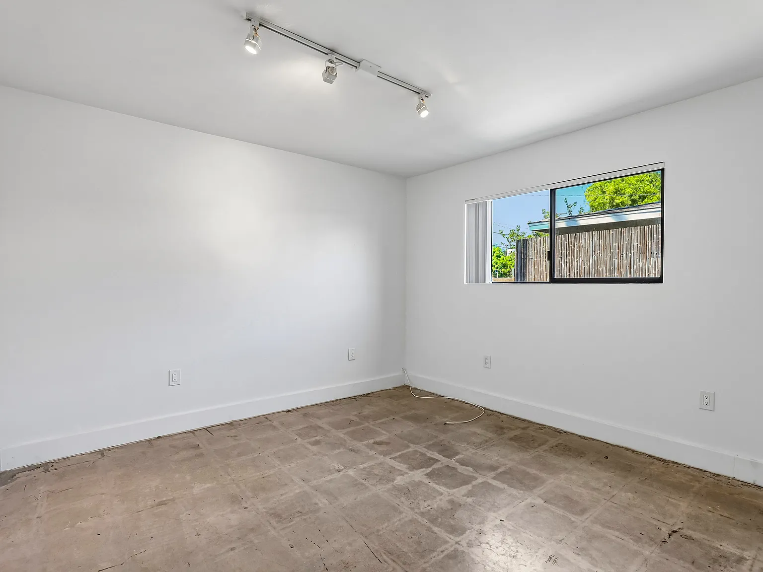 2 bed, 900 sqft, $2,800 — Photo 3