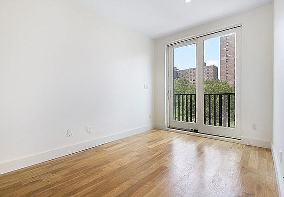 2nd image of 920 Myrtle Ave #6D
