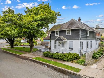 8 Locust Street, Roslyn Heights, NY, 11577