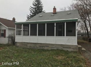 40 W Strathmore Ave, Pontiac, MI 48340