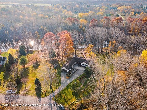 3rd image of 9201 Lakeside Dr